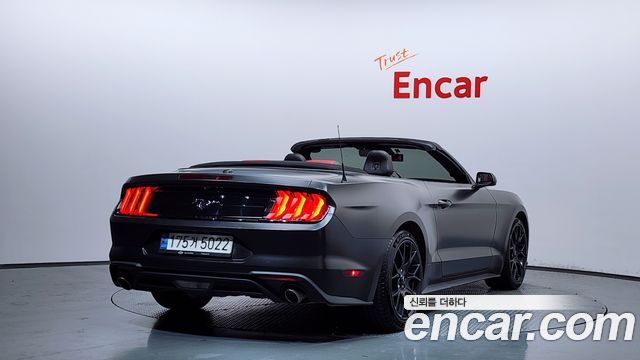 Ford Mustang Convertible - фото 1