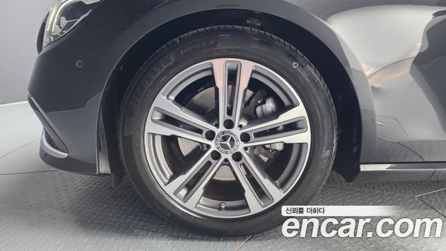 Mercedes-Benz E-Class W213 E250 Avantgarde - фото 4