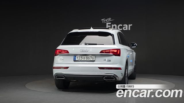 Audi Q5 FY 45 TFSI Quattro Premium - фото 3