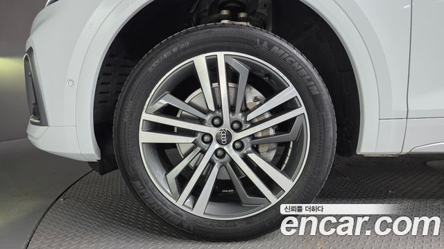 Audi Q5 FY 45 TFSI Quattro Premium - фото 4