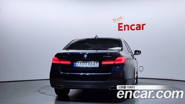BMW 5-Series G30 523d M Sport - фото 2