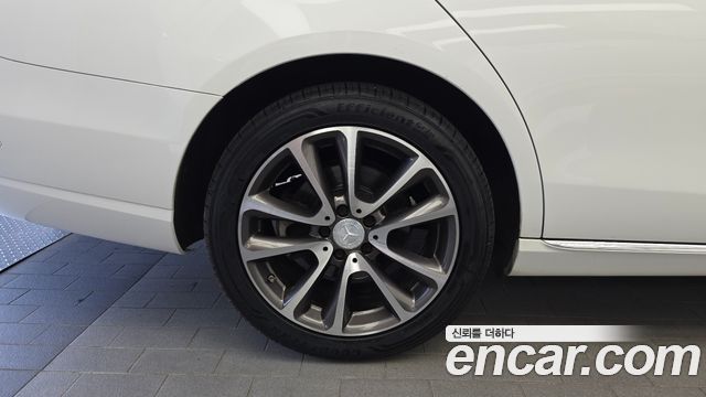 Mercedes-Benz E-Class W213 E300 4MATIC Avnatgarde - фото 4