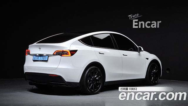 Tesla Model Y RWD - фото 1
