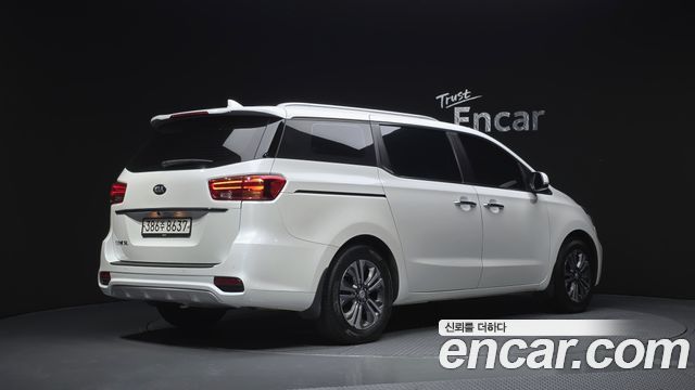 Kia Carnival Новый 9-Seater Luxury - фото 1