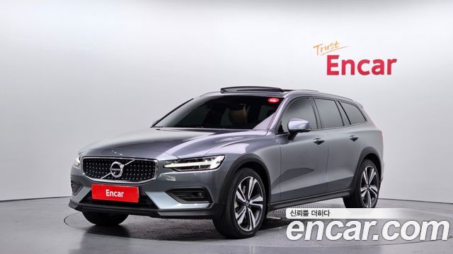 Volvo V60 2-го поколения T5 Pro AWD - фото 0