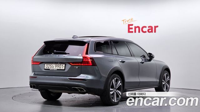 Volvo V60 2-го поколения T5 Pro AWD - фото 1