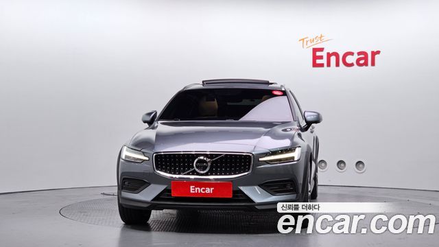 Volvo V60 2-го поколения T5 Pro AWD - фото 2