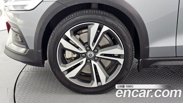 Volvo V60 2-го поколения T5 Pro AWD - фото 4