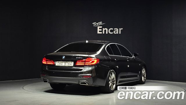 BMW 5-Series G30 520d M Sport Package Plus - фото 1