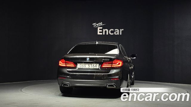 BMW 5-Series G30 520d M Sport Package Plus - фото 3