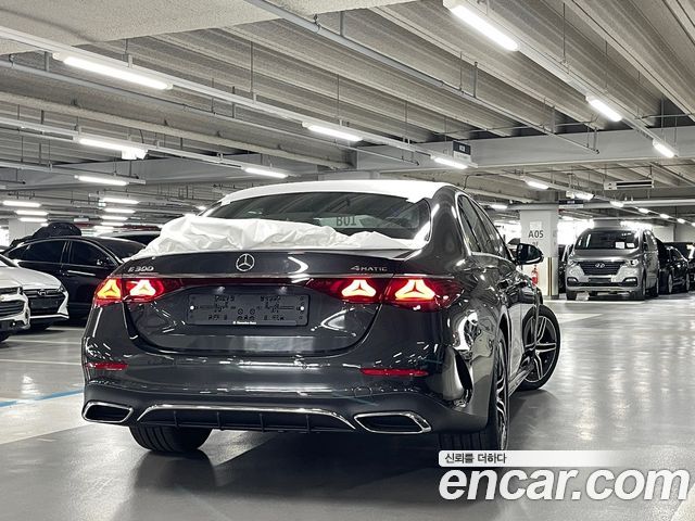 Mercedes-Benz E-Class W214 E300 4MATIC AMG Line - фото 3