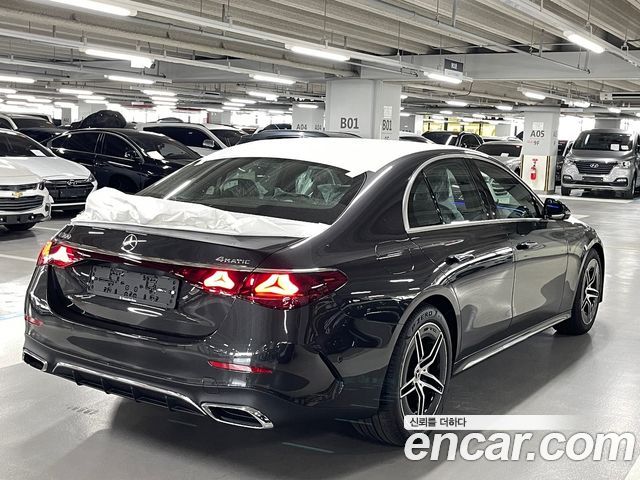 Mercedes-Benz E-Class W214 E300 4MATIC AMG Line - фото 4
