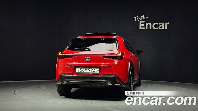 Lexus UX 2.0 F-Sport 2WD - фото 3