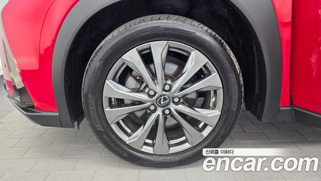 Lexus UX 2.0 F-Sport 2WD - фото 4