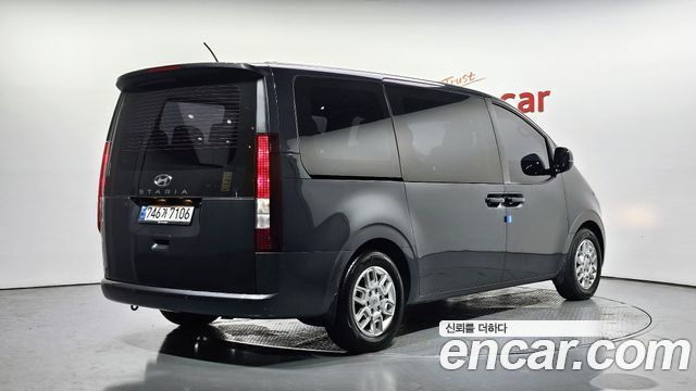 Hyundai Staria Tourer 11-Seater Modern - фото 1