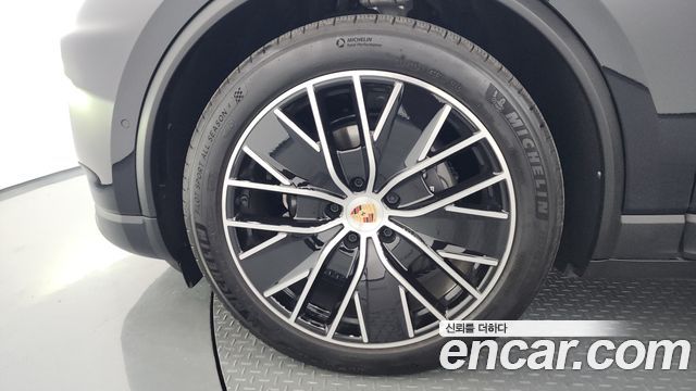 Porsche Macan EV Base 4 - фото 4