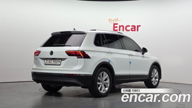 Volkswagen Tiguan 2-го поколения 2.0 TDI Premium - фото 1