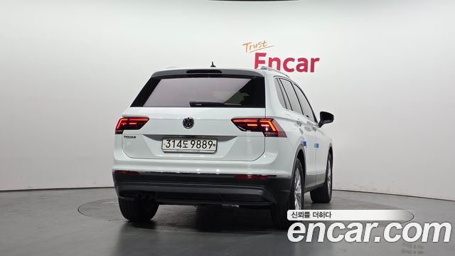Volkswagen Tiguan 2-го поколения 2.0 TDI Premium - фото 3