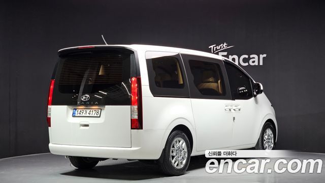 Hyundai Staria Tourer 9-Seater Modern - фото 1