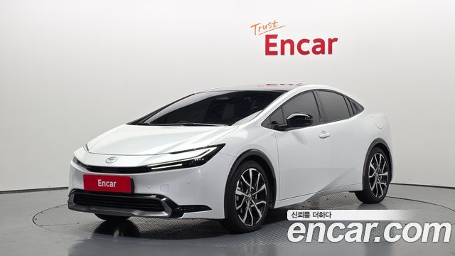 Toyota Prius 5-го поколения 2.0 PHEV XSE - фото 0