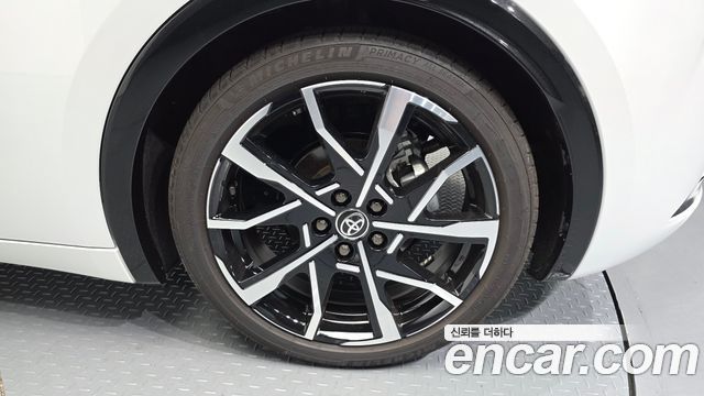 Toyota Prius 5-го поколения 2.0 PHEV XSE - фото 4