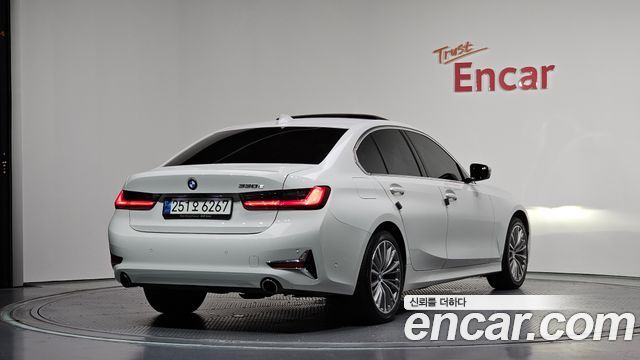 BMW 3-Series G20 330e Luxury - фото 1