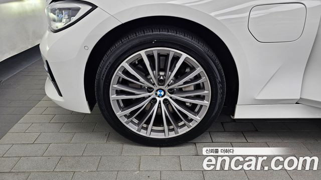 BMW 3-Series G20 330e Luxury - фото 4
