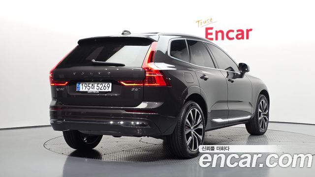 Volvo XC60 2-го поколения B6 Ultimate Bright - фото 1