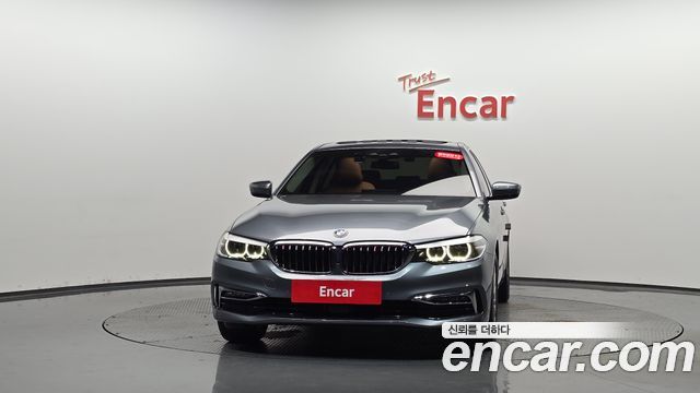 BMW 5-Series G30 520i Luxury - фото 1