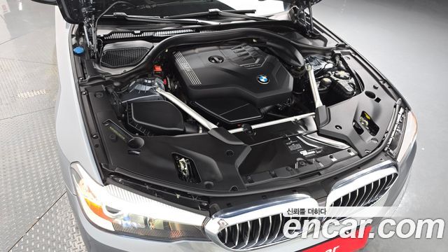 BMW 5-Series G30 520i Luxury - фото 4