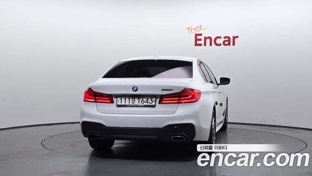 BMW 5-Series G30 520i M Sport - фото 3