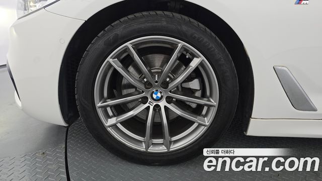 BMW 5-Series G30 520i M Sport - фото 4