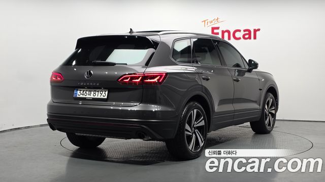 Volkswagen Touareg 3-го поколения 3.0 TDI Premium - фото 1