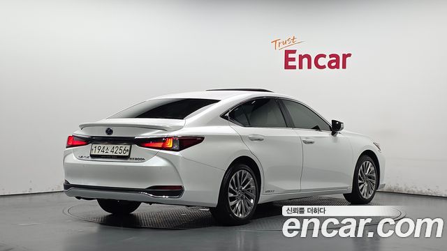 Lexus ES 7-го поколения Luxury Plus - фото 1