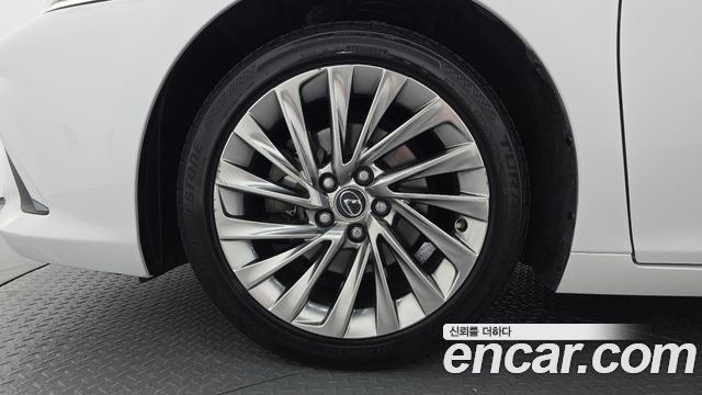 Lexus ES 7-го поколения Luxury Plus - фото 4