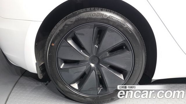 Tesla Model 3 Long Range AWD - фото 4