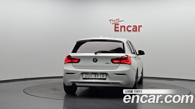 BMW 1-Series F20 118d Sport 5Door - фото 3