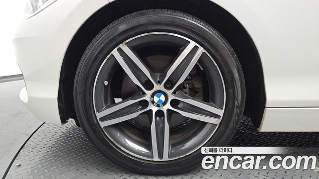 BMW 1-Series F20 118d Sport 5Door - фото 4