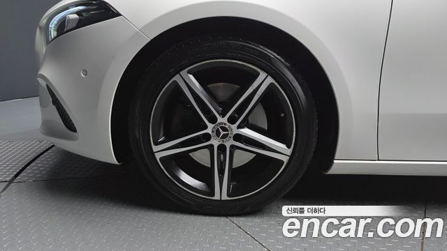 Mercedes-Benz A-Class W177 A250 4MATIC Sedan - фото 4