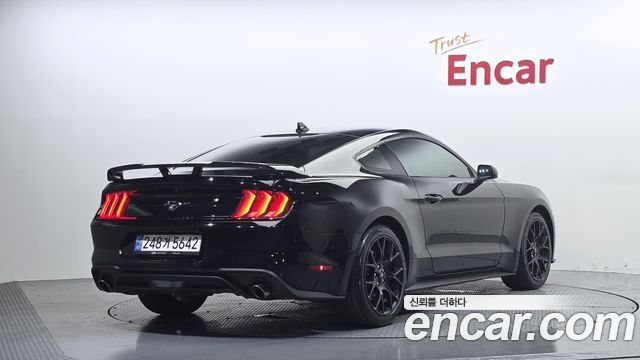 Ford Mustang Coupe - фото 1