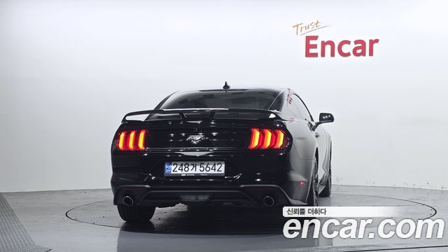 Ford Mustang Coupe - фото 3
