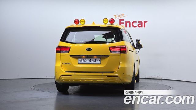 Kia Carnival Совершенно новый 9-Seater School Bus - фото 3