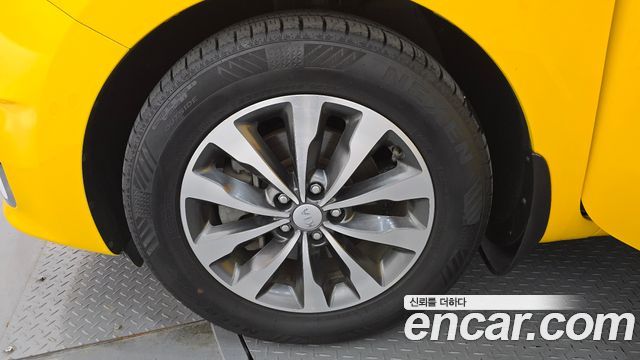 Kia Carnival Совершенно новый 9-Seater School Bus - фото 4