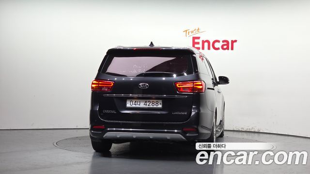 Kia Carnival Новый 7-Seater Limousine VIP - фото 3