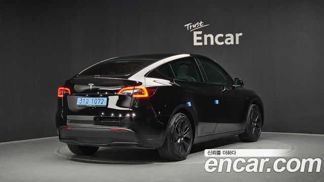 Tesla Model Y RWD - фото 1