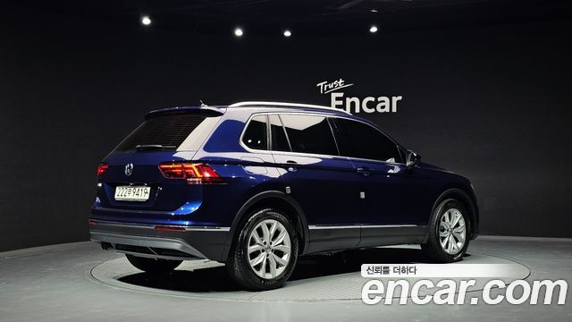 Volkswagen Tiguan 2-го поколения 2.0 TDI Premium - фото 1