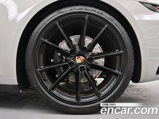 Porsche 911 Carrera 4 - фото 4