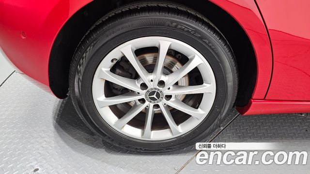 Mercedes-Benz A-Class W177 A220 Hatchback - фото 4