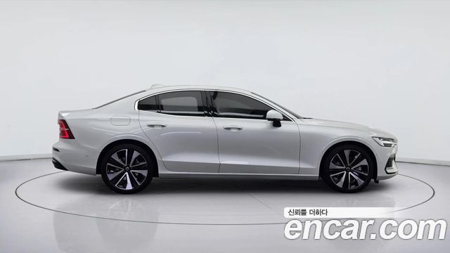 Volvo S60 3-го поколения B5 Ultimate Bright - фото 2