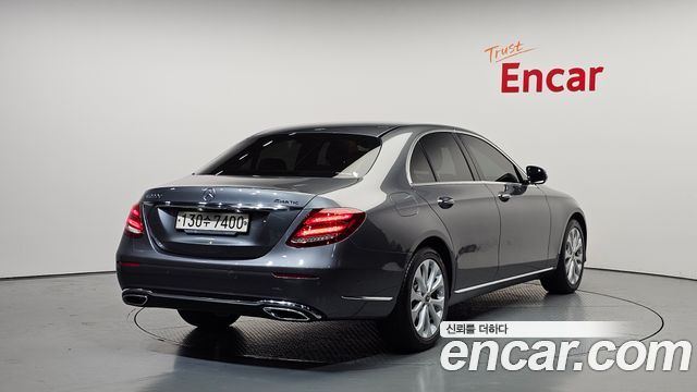 Mercedes-Benz E-Class W213 E220d Exclusive - фото 1
